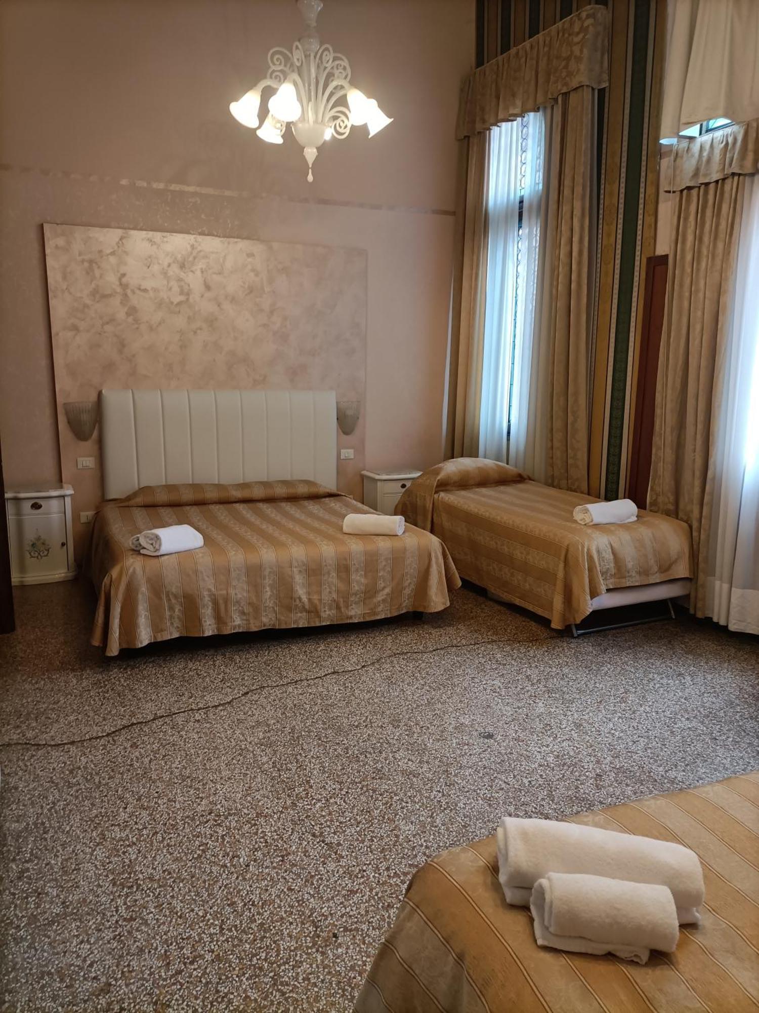 Palazzo Lion Morosini - Check In Presso Locanda Ai Santi Apostoli Venedig Exterior foto